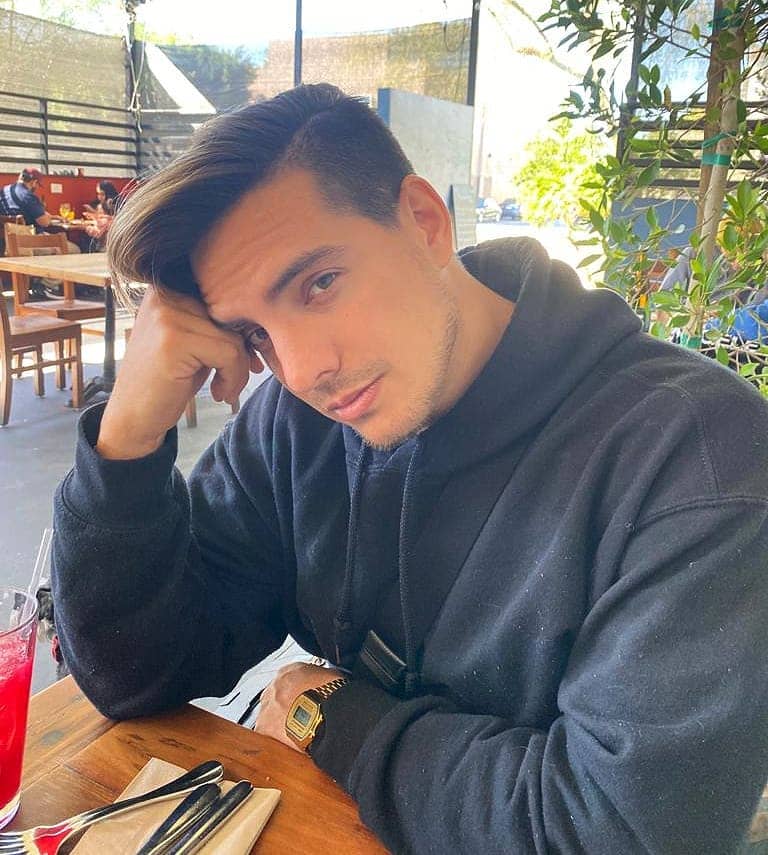 Vadhir Derbez at resturant