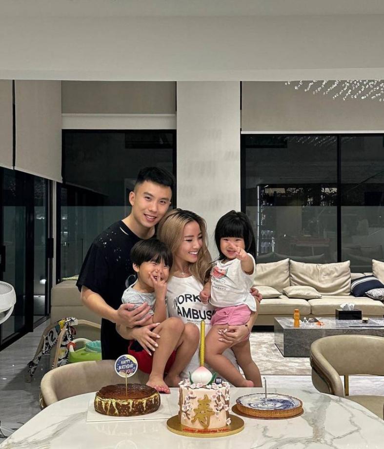 Naomi Neo family