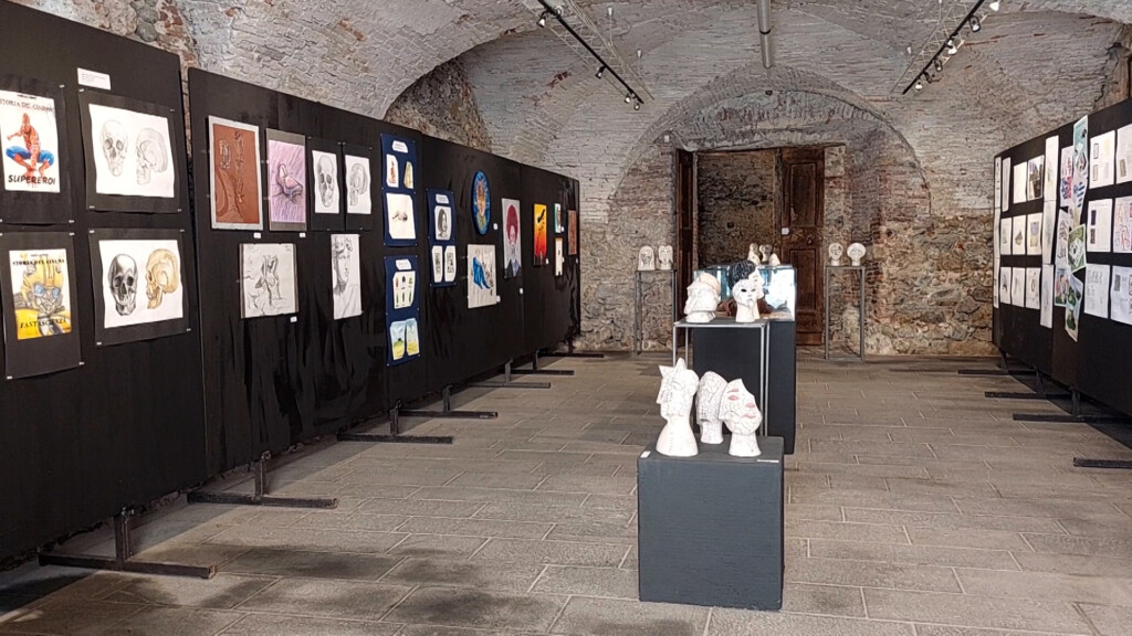 La Mostra Dei Ragazzi Del Liceo Artistico Stagi Noitv