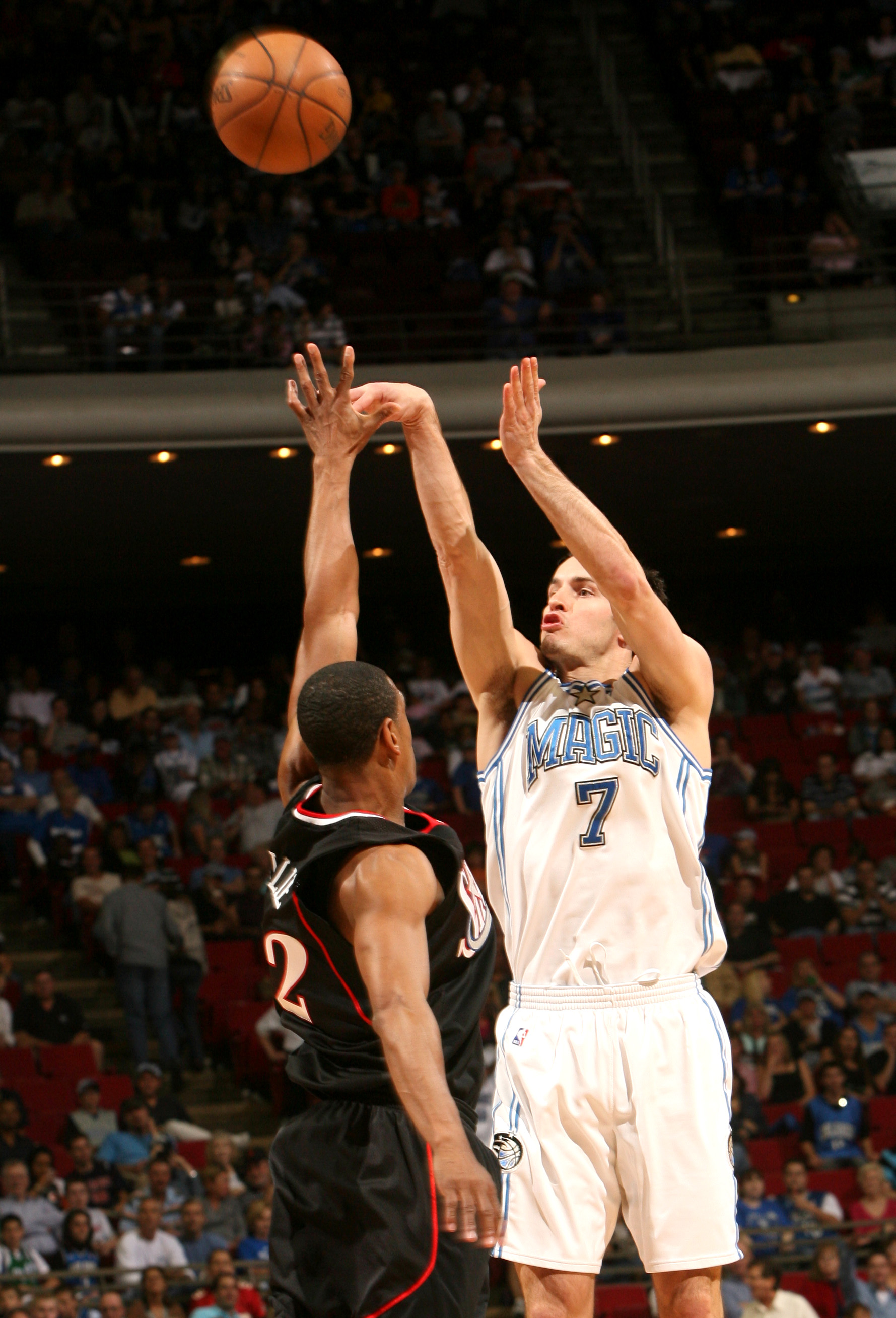 Orlando's JJ Redick shoots over Philadelphia's Kevin Ollie during the Magic's 113-95 victory over the 76ers at Amway Arena in Orlando, FL Friday, March 21, 2008. Redick finished with 2 points in the victory. (Gary W. Green/Orlando Sentinel) ORG XMIT: 00109684A