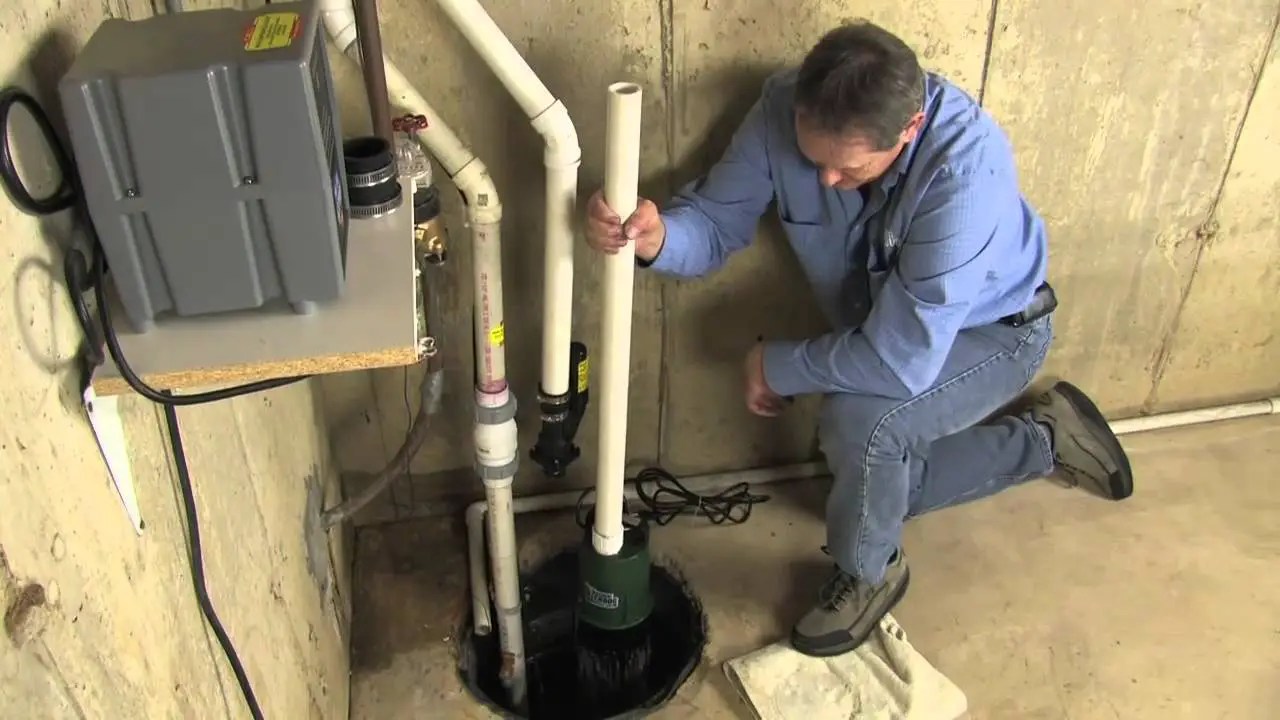 how does a battery sump pump work