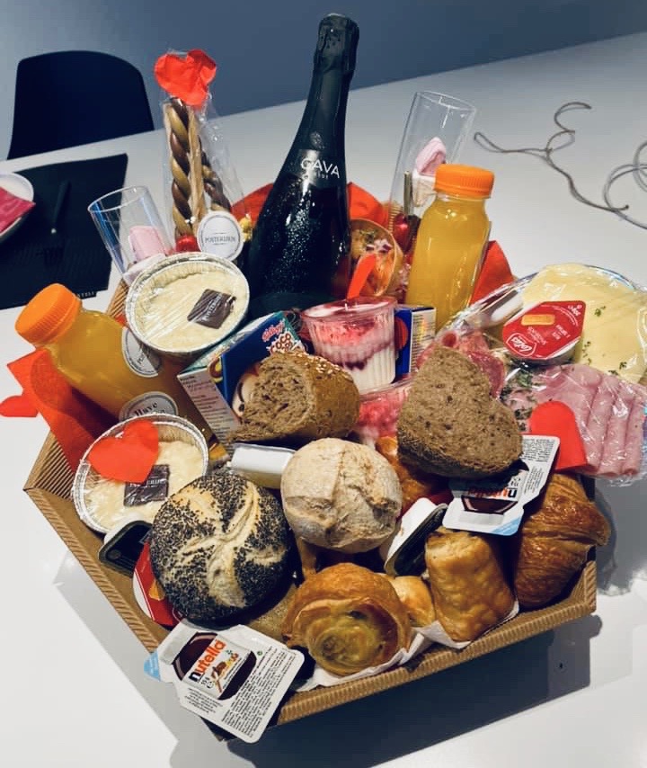 Posterijen Home Deluxe Ontbijtmanden Aan Huis Geleverd