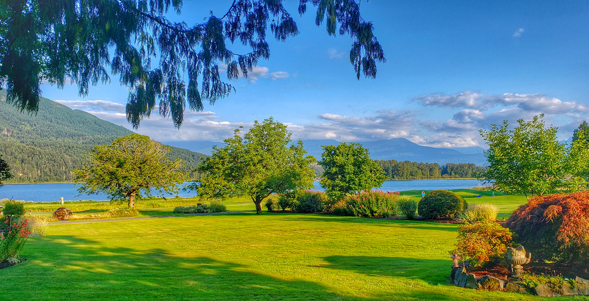sandpiper golf course with view of Harrison lake