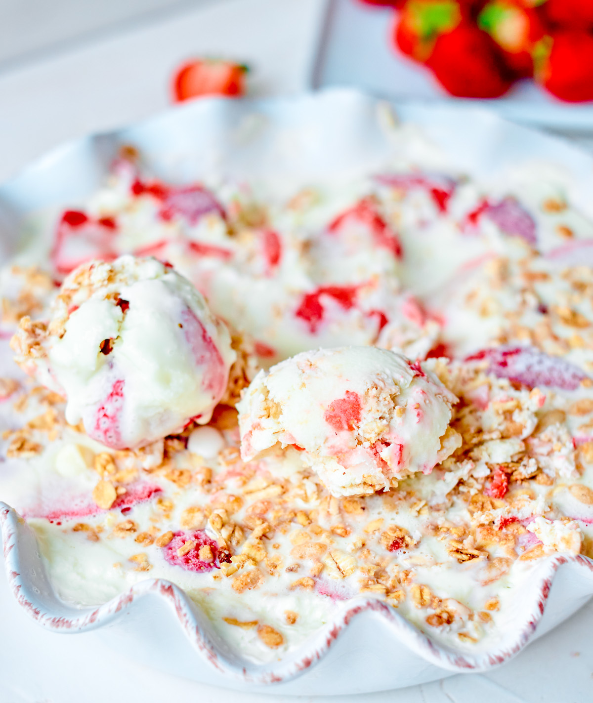 strawberry crumble ice creasm