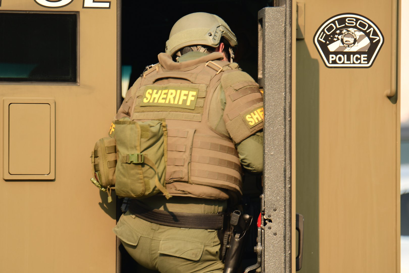 SHERIFF: Deputies fired on while rescuing shooting victim, LA Riviera