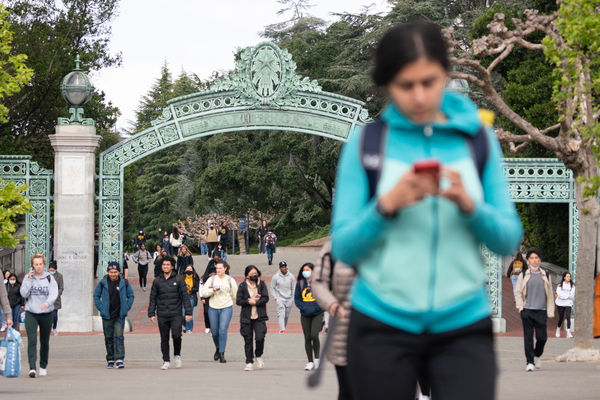 Students walk along Sproul Plaza on the UC Berkeley campus in Berkeley. (FILE- Don Feria for Bay Area News Group)