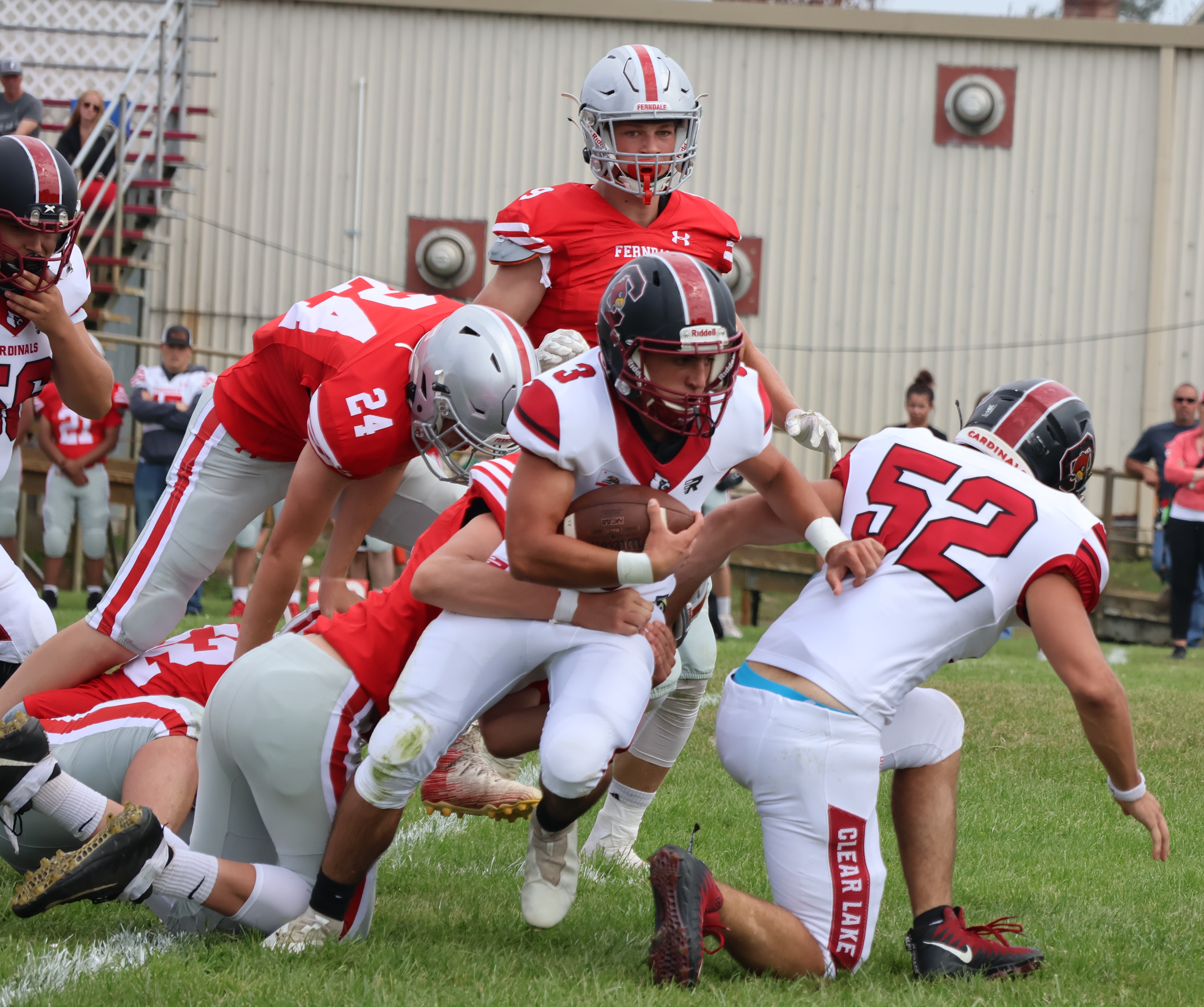 Clear Lake running back Hank Ollenberger looks for running room on one of his team-high 14 carries. (Photos by Brian Sumpter)