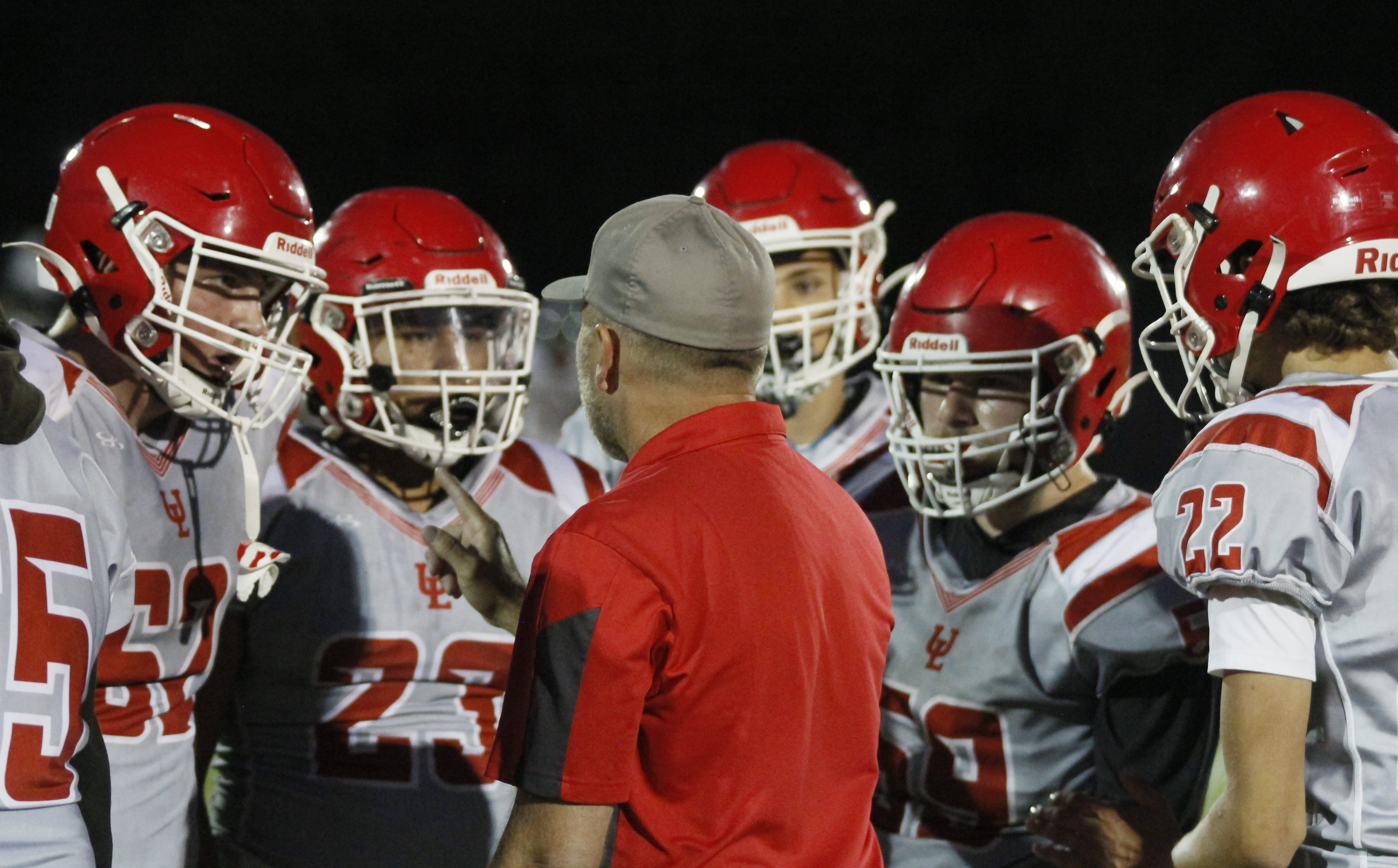 Upper Lake head coach Vince Moran huddles with his players during a timeout. (Photos by Minenna Photography)
