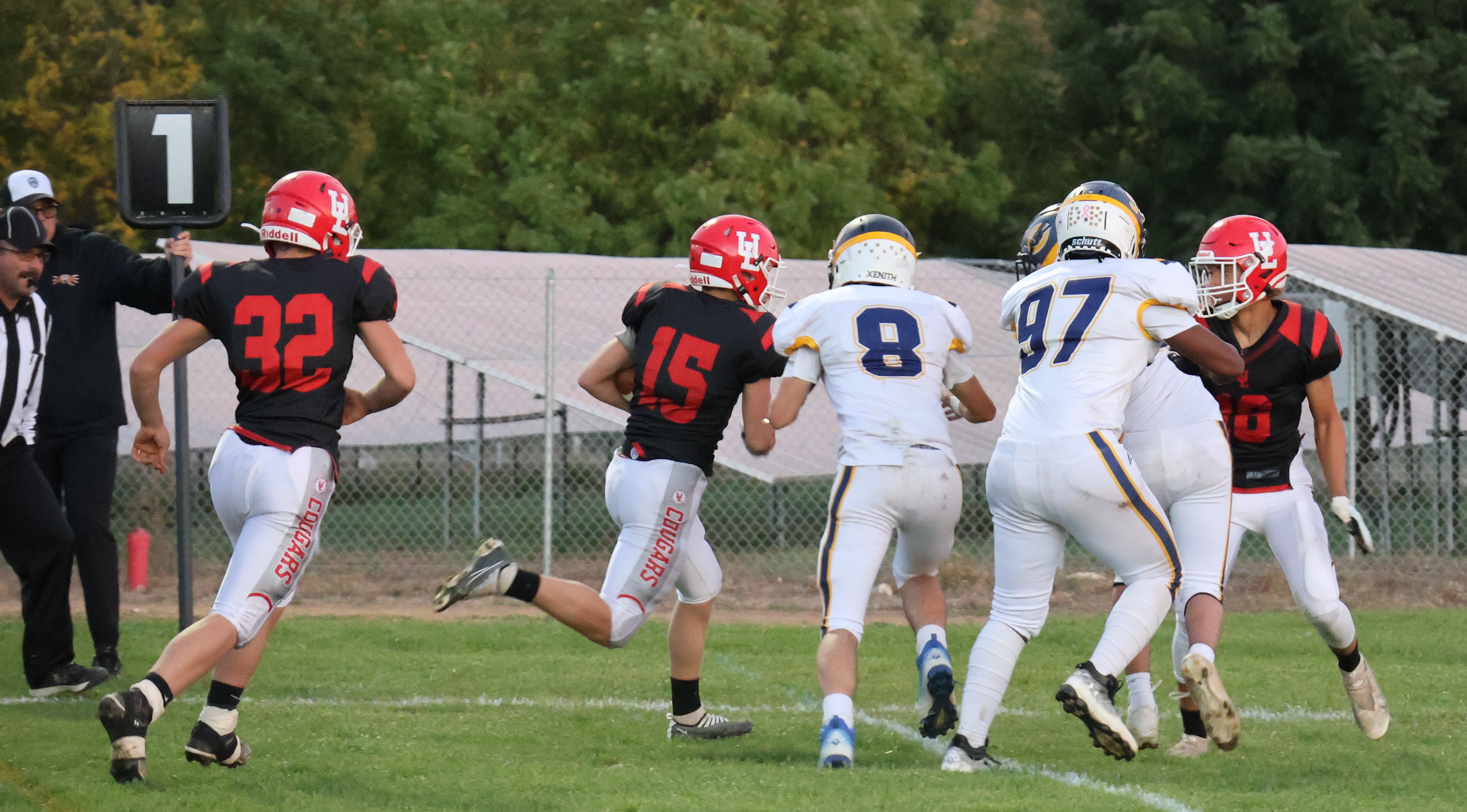 Upper Lake's Jonathan Barnes breaks free to the outside on his 7-yard touchdown run early in the first quarter. (Photos by Brian Sumpter)