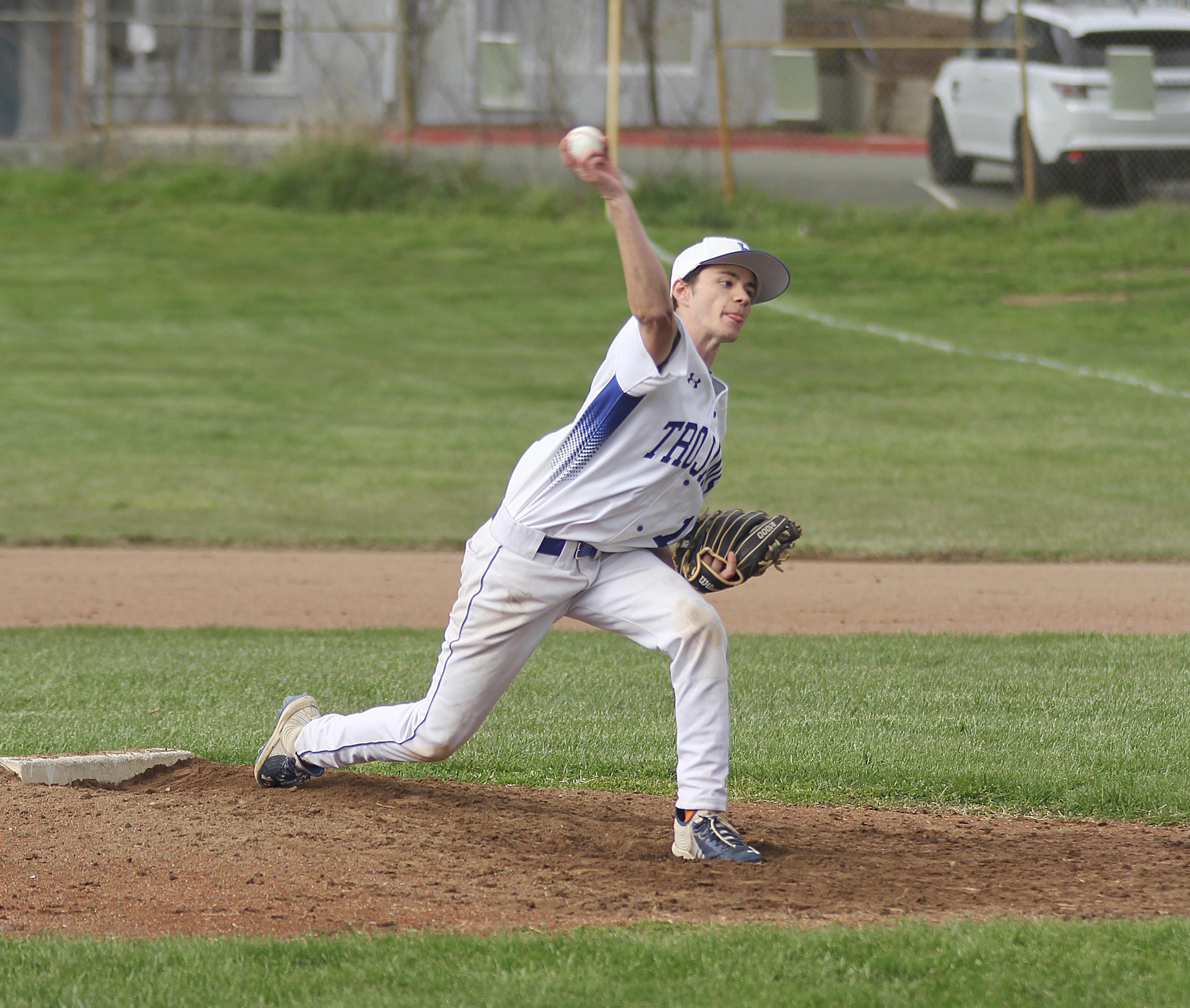 Lower Lake's Steel Kuykendall delivers a pitch to the plate against Willits. (Photo by Minenna Photography)