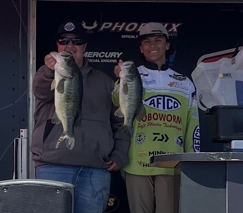 Payton Lyndall (left) of Kelseyville and Kaine Navarro of Glendora finished fourth with 16 pounds, 6 pounces during Saturday's action on the Delta. (Courtesy photo)
