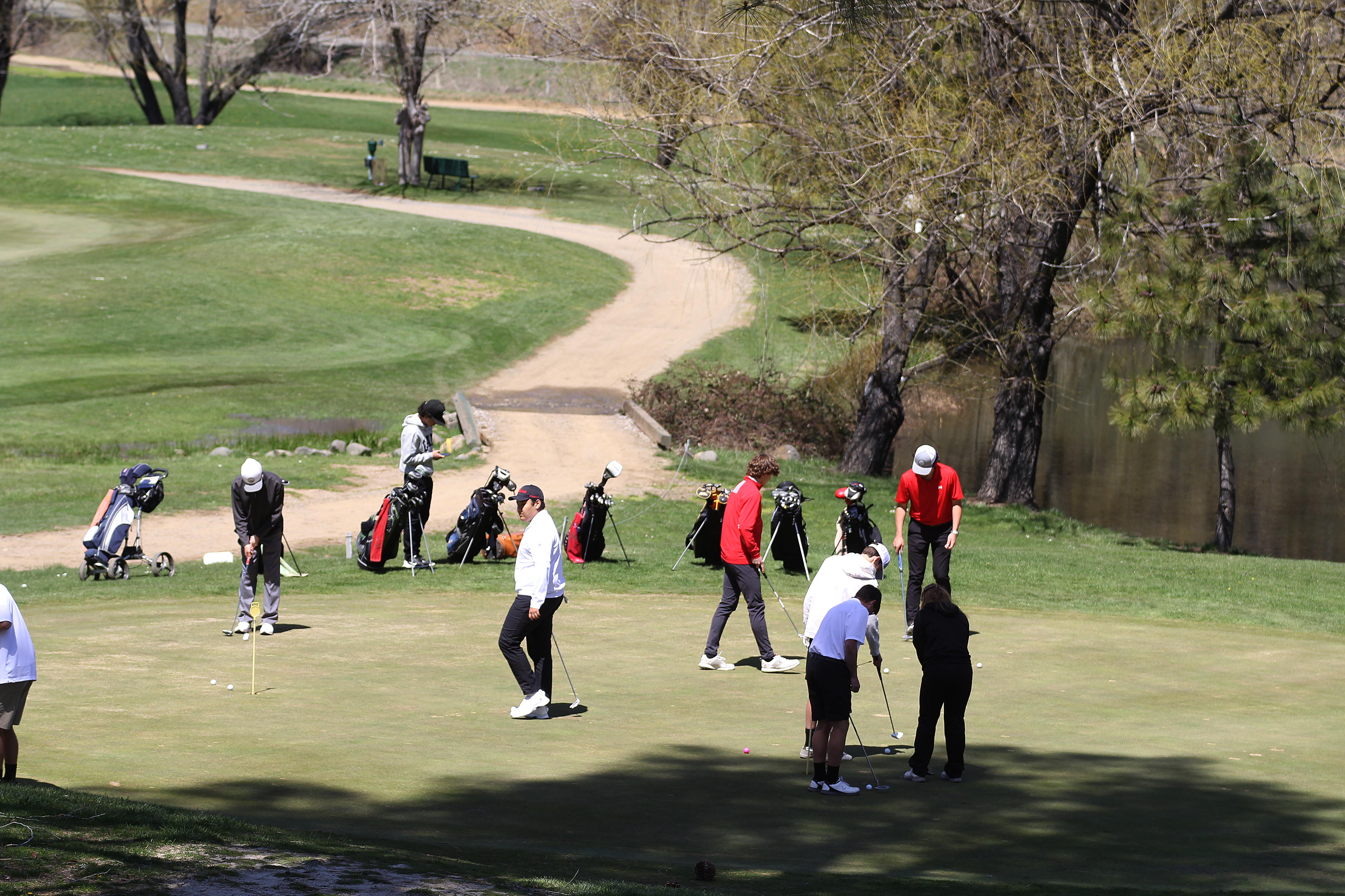Coastal Mountain Conference South golfers prepare for Thursday's match at Adams Springs Golf Course on Cobb Mountain on the practice putting green. (Photos by Minenna Photography)