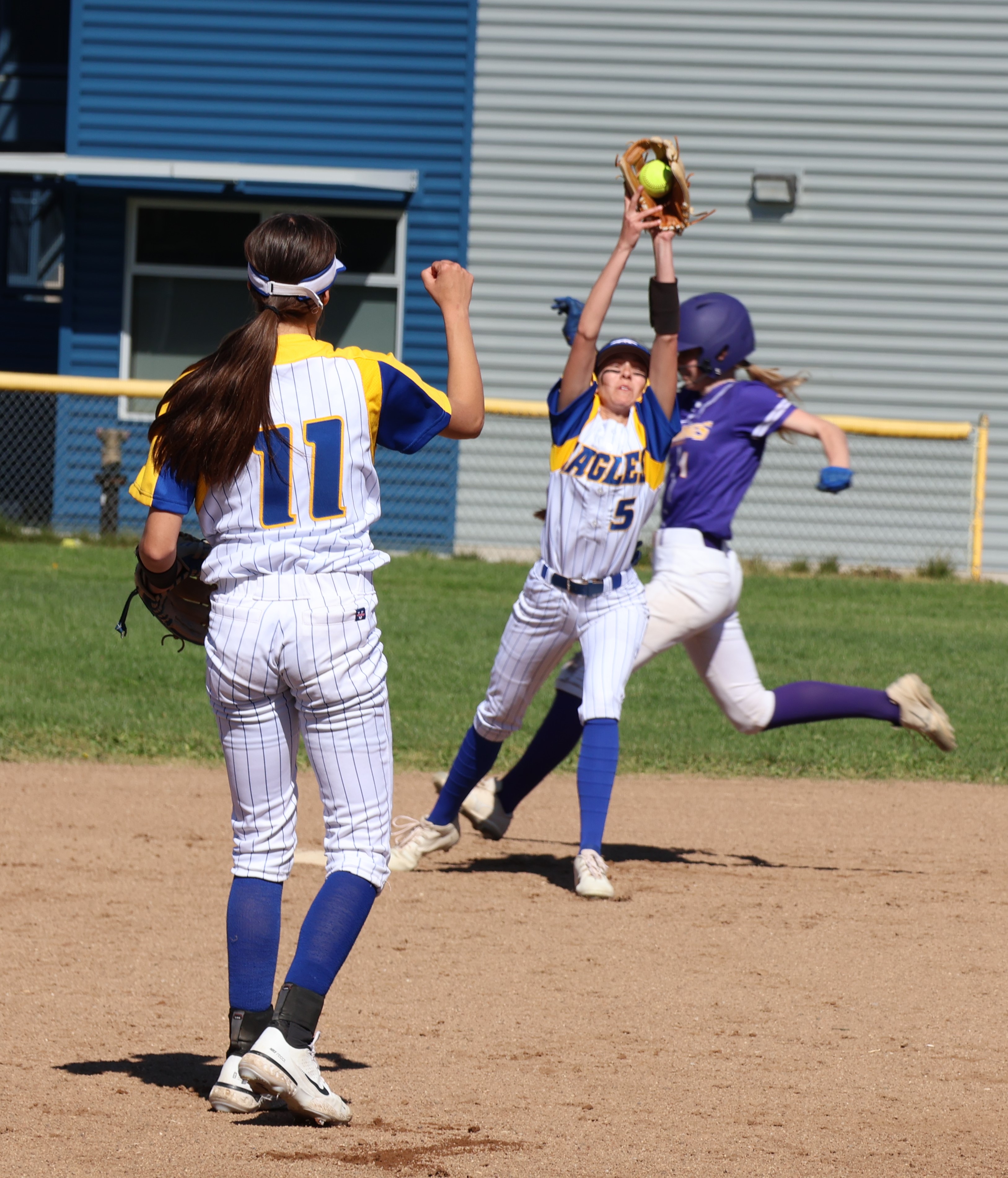 Cloverdale second baseman Camie Donahoo pulls in the throw from shortstop Tylie Hatcher (11) to force a Middletown runner at second base. (Photos by Brian Sumpter)