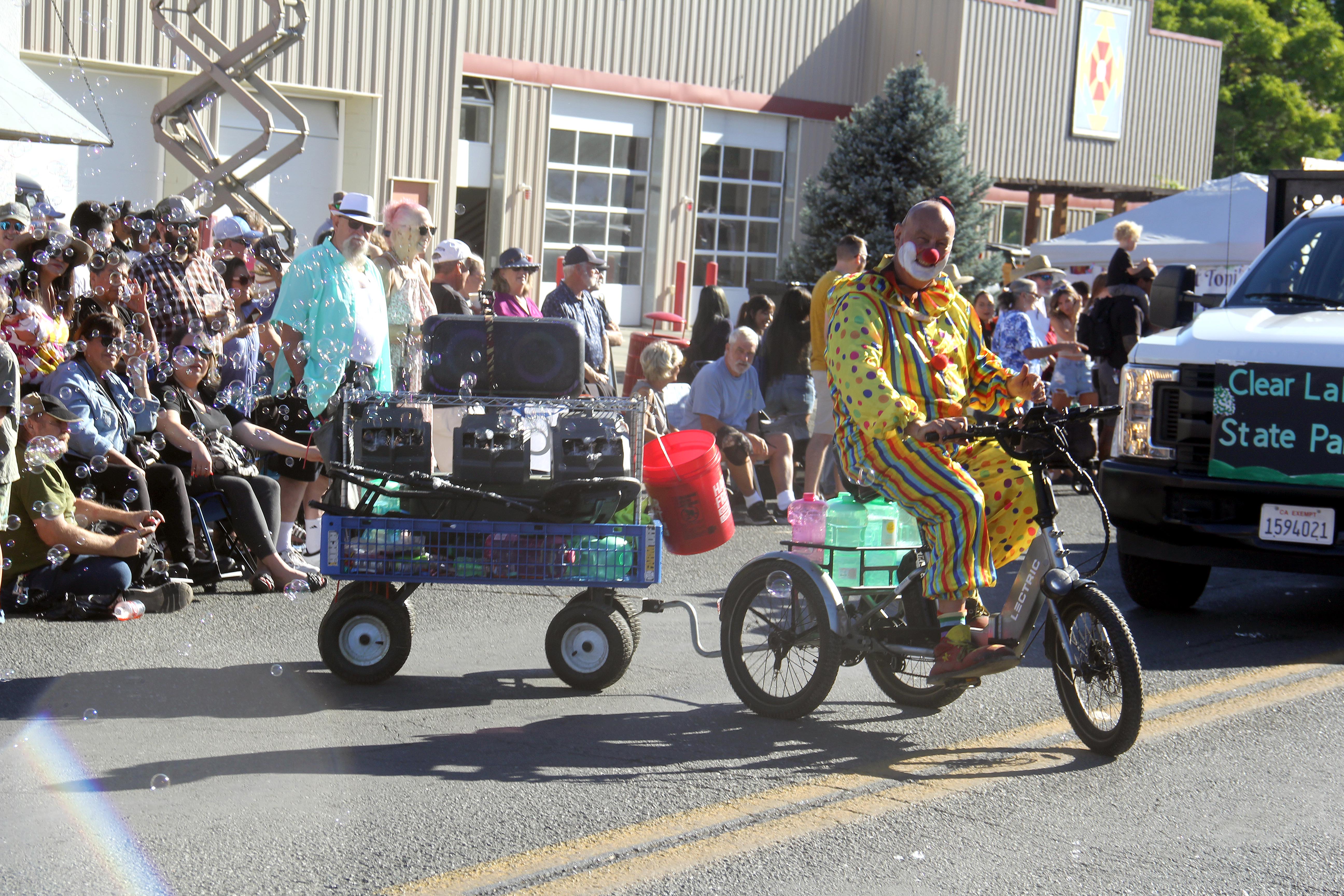 Kenny the clown entertains revelers at the 30th annual Kelseyville Pear Fest Saturday. (Minenna Photography)