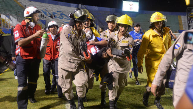 tres-muertos-enfrentamientos-estadio-futbol-honduras-1_g.jpg