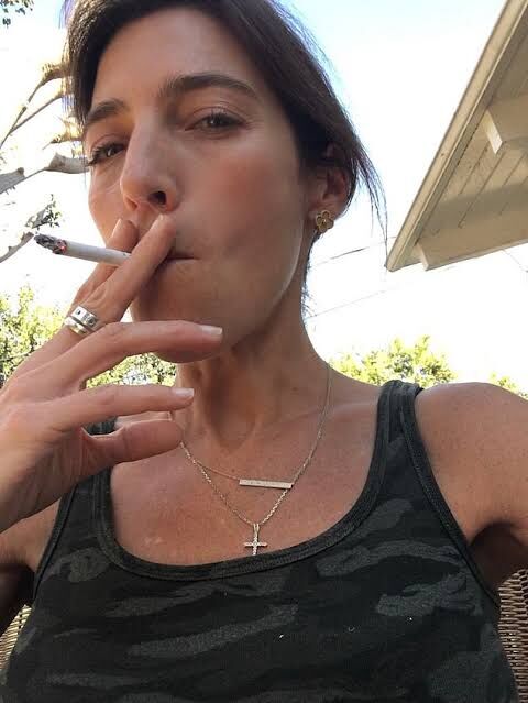 Hallie Biden smoking 