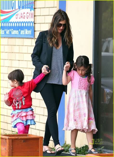 Sadie Sandler and her sister and mother