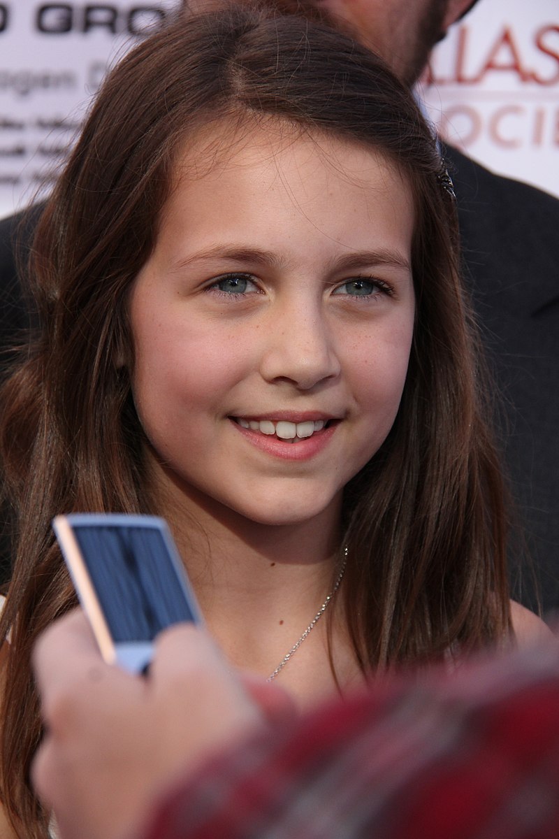 Emma Fuhrmann as Espen 'ESPN' Friedman