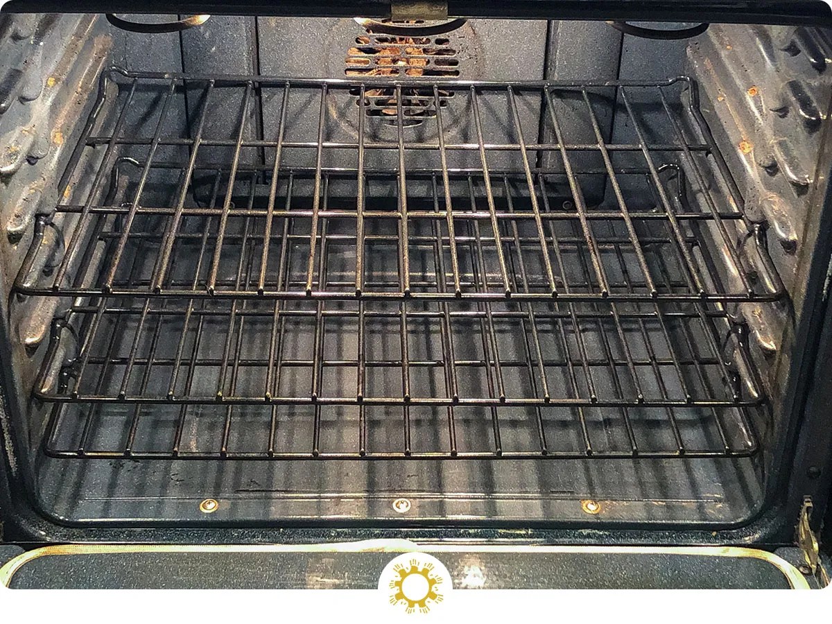 How To Naturally Clean The Oven With Minimal Effort