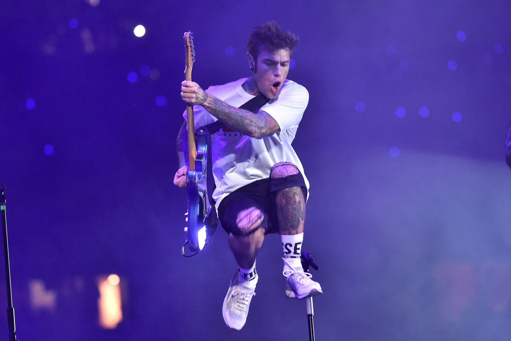 Fedez E Salmo Il Singolo Viola Dopo La Lite Testo E Significato Del Brano