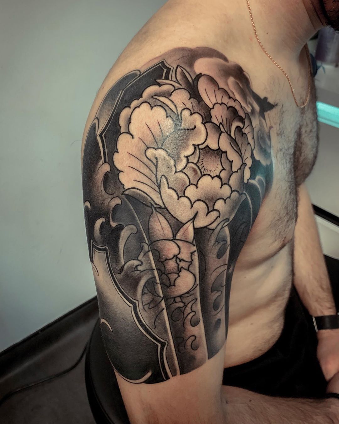 Haut De Bras Neojap Noir Et Gris Par Franck Anzalone Misti Ka