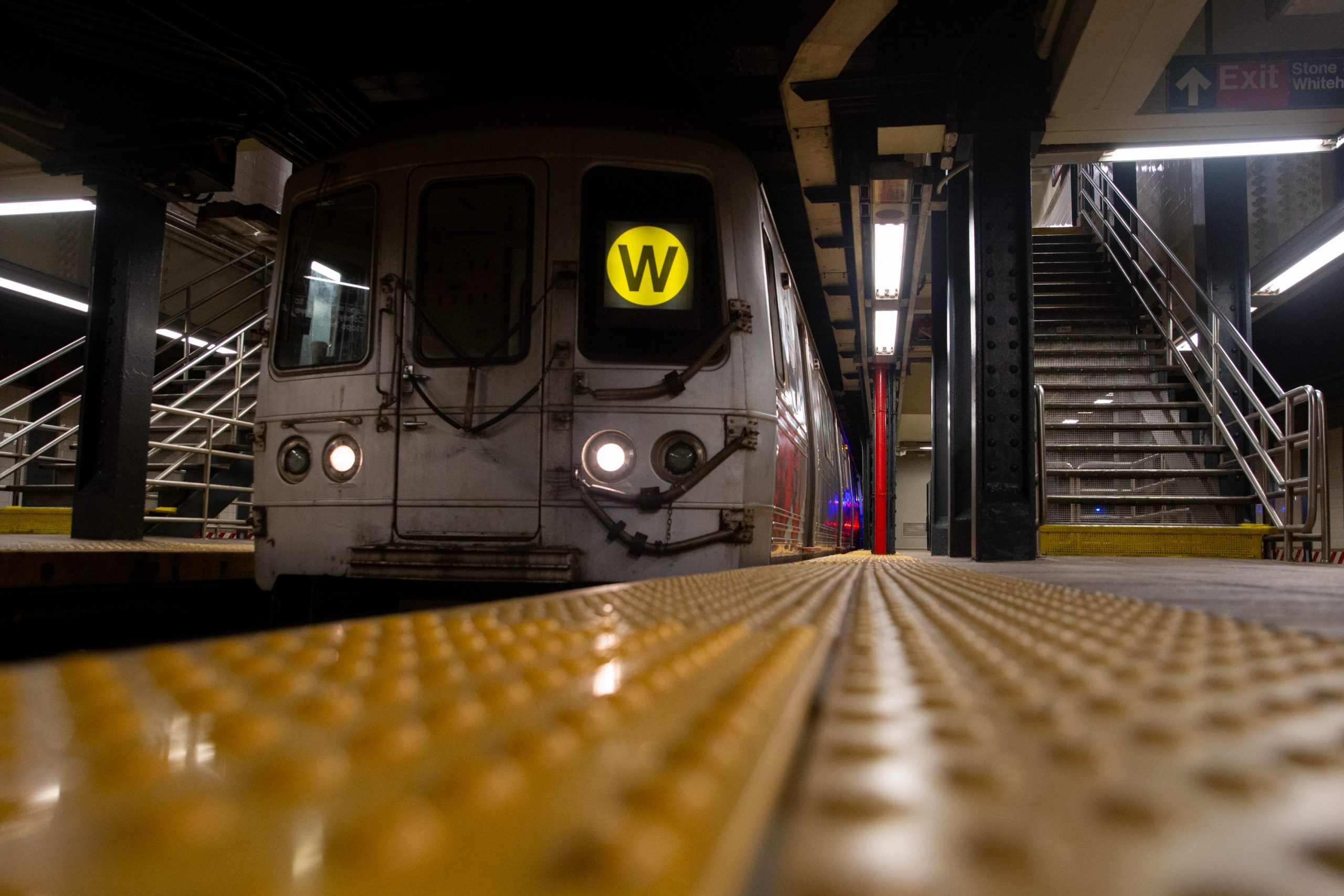 An old R46 W train pulls into Whitehall Station.