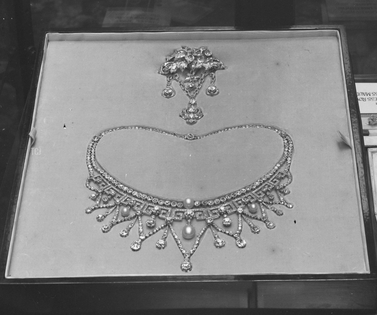 The Duchess of Teck's Flower Brooch and a pearl and diamond necklace, both gifts from the groom, photographed in the display of Elizabeth's wedding presents on April 23, 1923 (Smith Archive/Alamy)