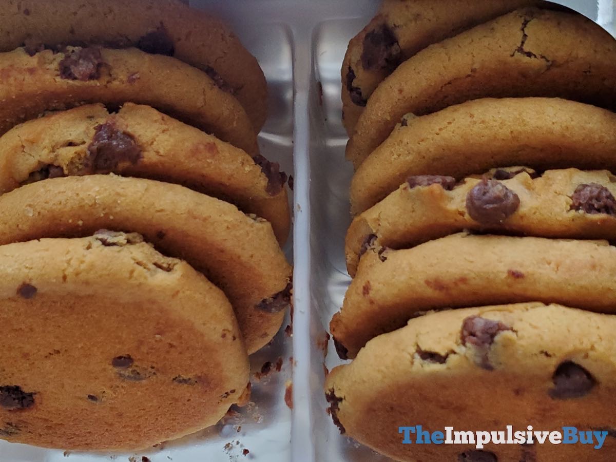 Review Chewy Chips Ahoy Hershey S Fudge Filled Cookies The Impulsive Buy