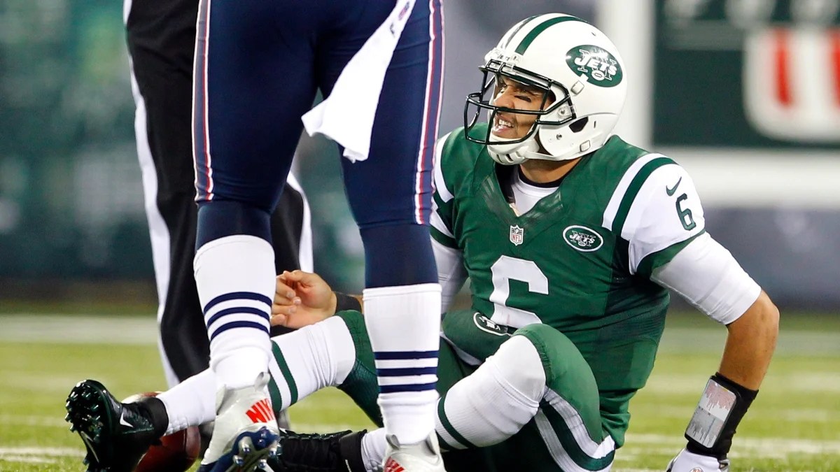 10 Greatest Thanksgiving Football Moments – Including Mark Sanchez’s Butt Fumble (Photos)