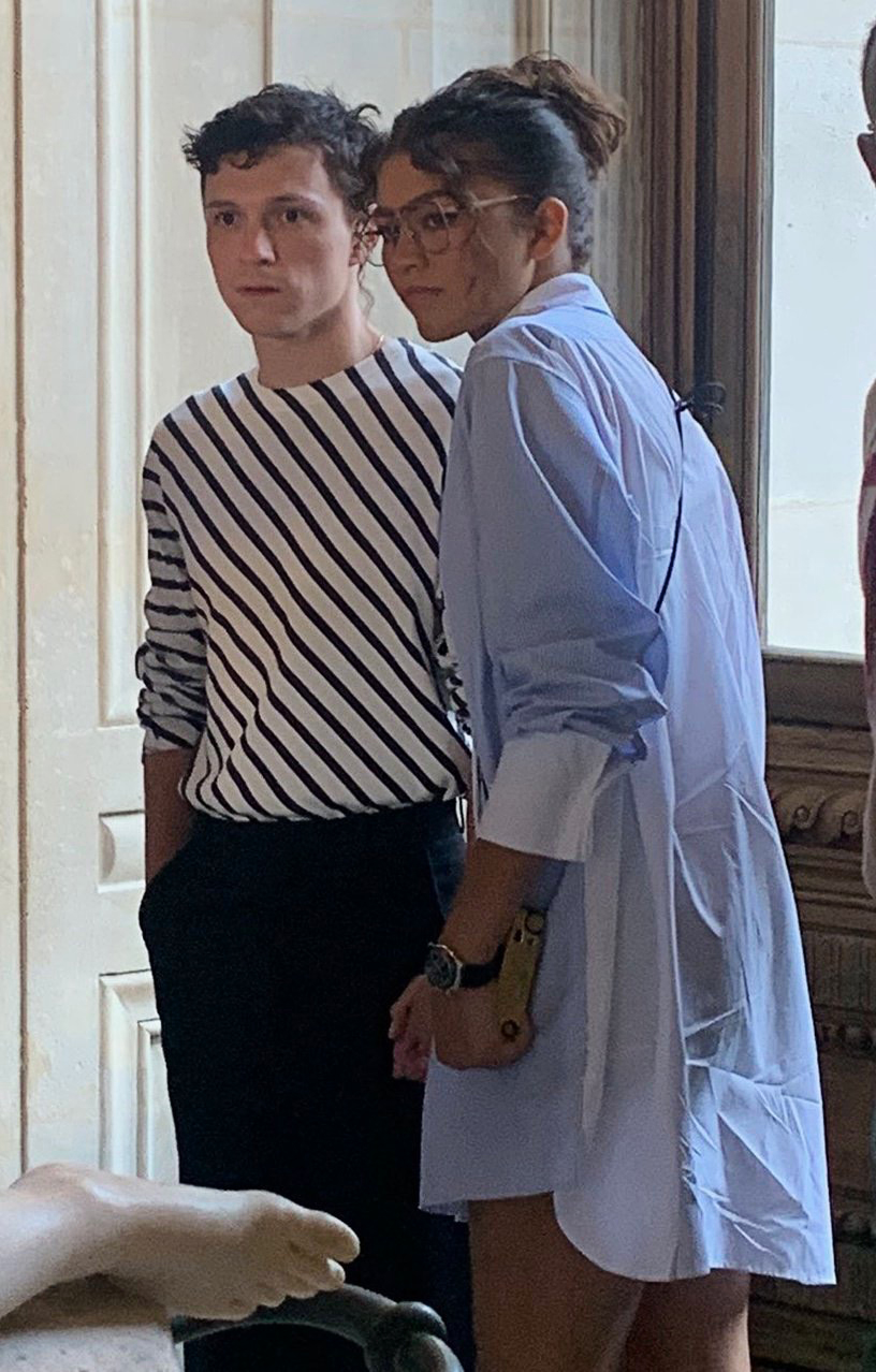 Tom Holland Et Zendaya Se Tiennent La Main A Paris Date Photo Crumpe