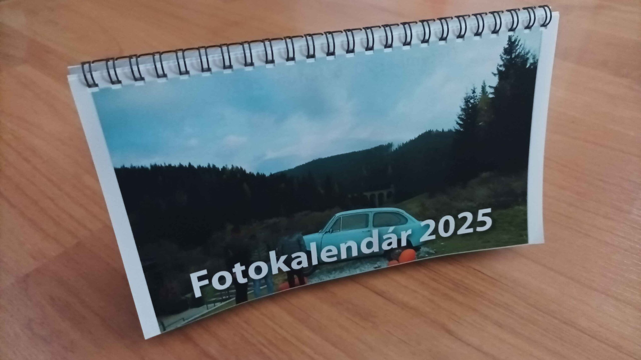 fotokalendar stolovy 2025