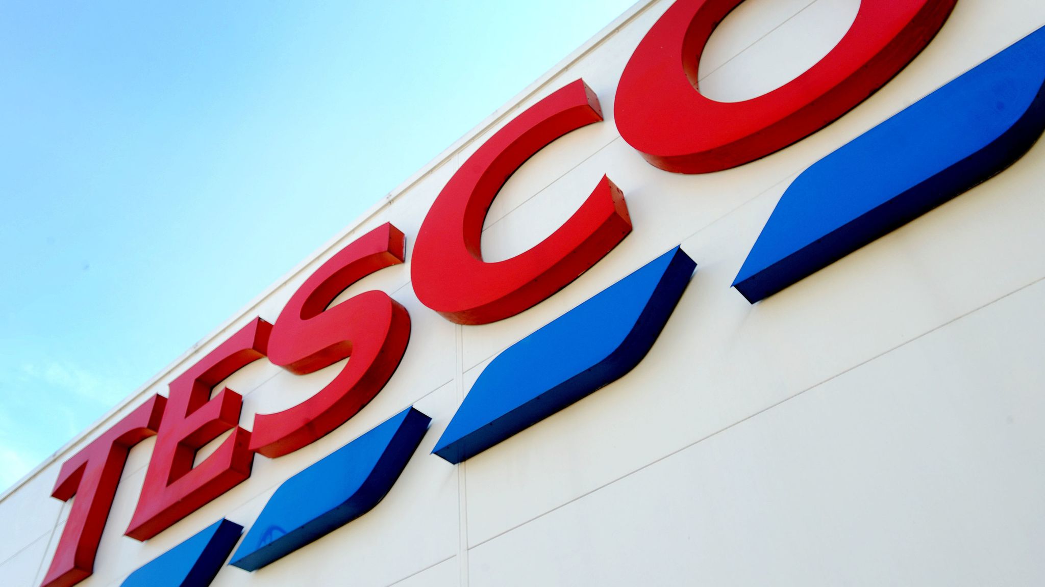 Threat Of Christmas Strike Forces Tesco Bosses Into 6 Pay Offer