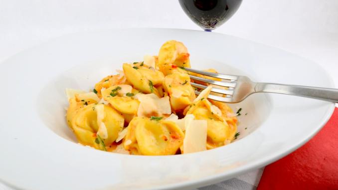 Tortellini In Einer Pesto Calabrese Sahne Sosse Zu Faul Zum Kochen