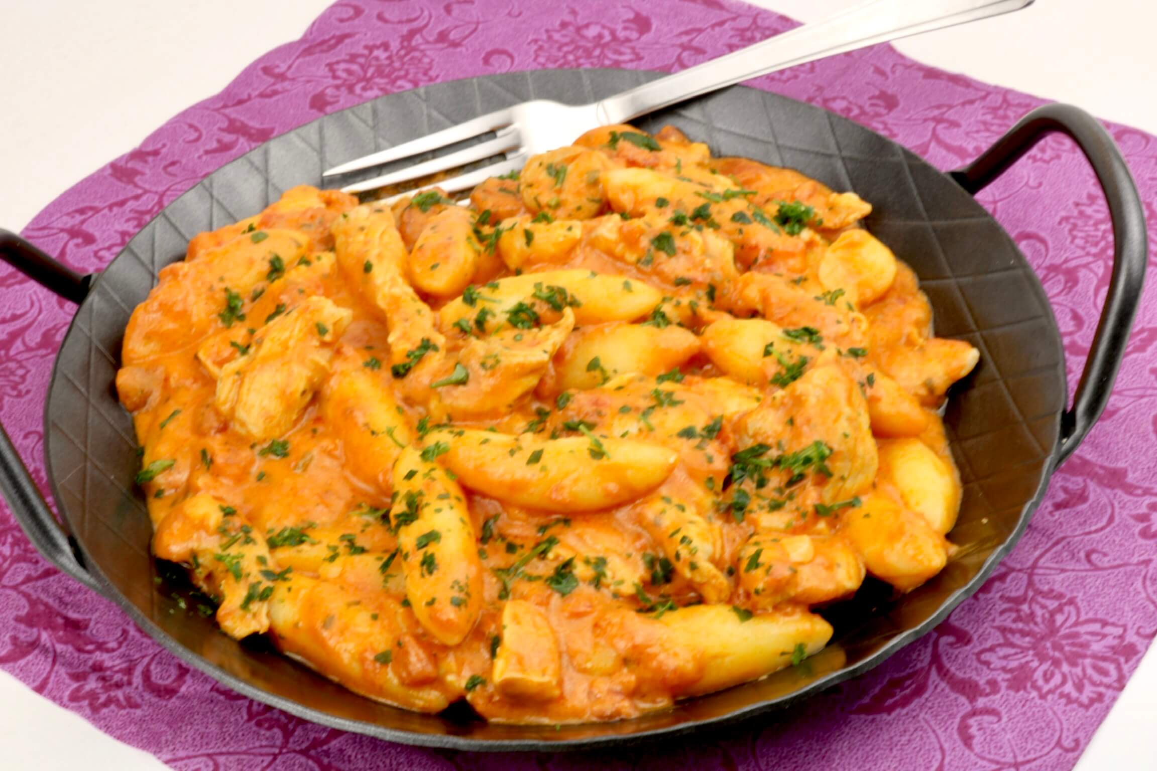 Schupfnudeln In Einer Hahnchen Tomaten Frischkase Sauce Zu Faul Zum Kochen