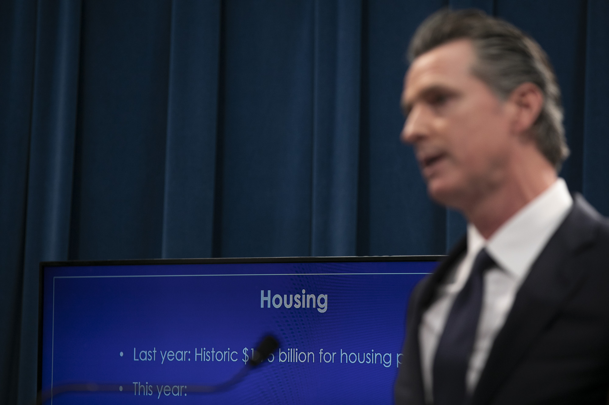 Gov. Gavin Newsom presents the 2020-21 state budget at a press conference at the California Capitol on January 10, 2020. Photo by Anne Wernikoff for CalMatters