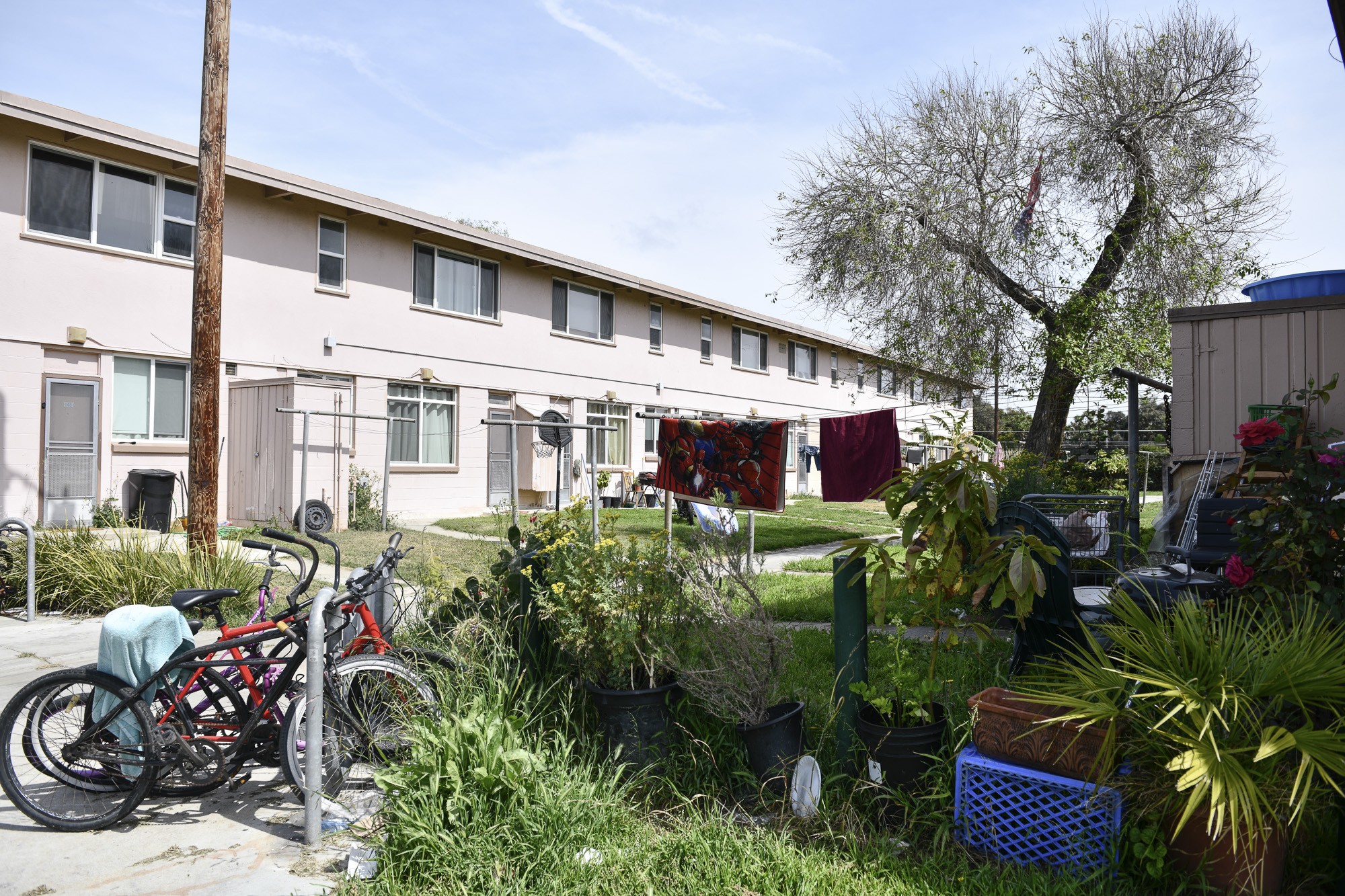 Residents' belongings behind apartment units at the Mar Vista Gardens public housing complex in Culver City on April 14, 2021. Photo by Pablo Unzueta for CalMatters