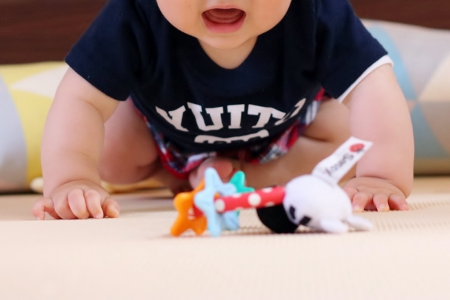生後5ヶ月の赤ちゃんがおもちゃで遊ばないのはおかしいの おすすめの玩具や遊び方は