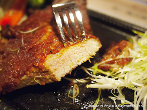 一萬公里外的家鄉味! ~ 台中北屯"廚匠異國料理 Retski's Kitchen"崇德二館 俄式 冰淇淋 北屯區 區域 午餐 台中市 巧克力 排餐 晚餐 甜點 西式 豬排 鐵板料理 飲食/食記/吃吃喝喝