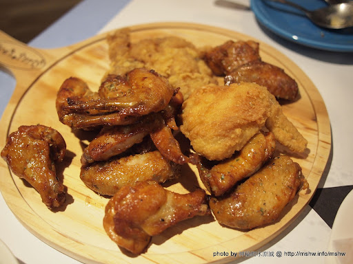 【食記】兔子陪你吃到吐! ~ 台中北區- Alice's Party 愛麗絲的派對-手工披薩吃到飽童話餐廳 北區 區域 午餐 台中市 披薩 晚餐 炸雞 烤雞 焗烤 義式 飲食/食記/吃吃喝喝