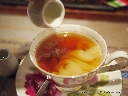 一萬公里外的家鄉味! ~ 台中北屯"廚匠異國料理 Retski's Kitchen"崇德二館 俄式 冰淇淋 北屯區 區域 午餐 台中市 巧克力 排餐 晚餐 甜點 西式 豬排 鐵板料理 飲食/食記/吃吃喝喝