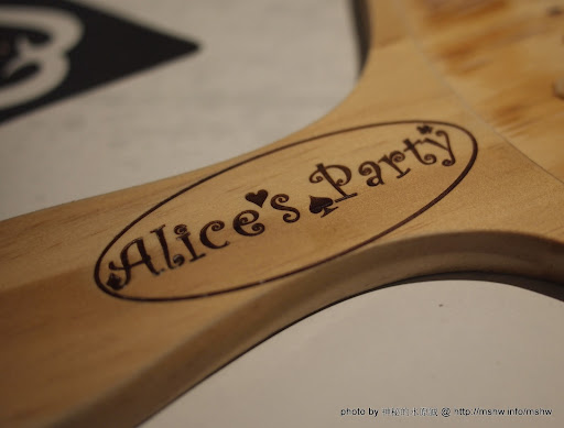 【食記】兔子陪你吃到吐! ~ 台中北區- Alice's Party 愛麗絲的派對-手工披薩吃到飽童話餐廳 北區 區域 午餐 台中市 披薩 晚餐 炸雞 烤雞 焗烤 義式 飲食/食記/吃吃喝喝