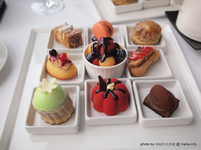 【食記】台中Top of one 頂餐廳九宮格英式下午茶@西區Hotel ONE亞緻大飯店捷運BRT中正國小 : 新年快樂! 大年初一的貴夫下午茶 下午茶 區域 午餐 台中市 夜景 捷運美食MRT&BRT 排餐 旅行 晚餐 景點 甜點 茶類 蛋糕 西區 西式 輕食 飲食/食記/吃吃喝喝
