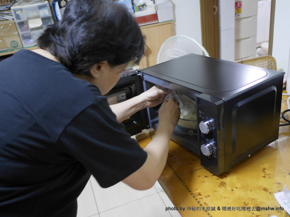 【數位3C】免油煙就能做好菜~料理好幫手!美國富及第微波爐Frigidaire Microwave Oven FKM-2014MB 3C/資訊/通訊/網路 DIY料理 嗜好 家電 微波食品 新聞與政治 生活 硬體 開箱 食譜 飲食/食記/吃吃喝喝