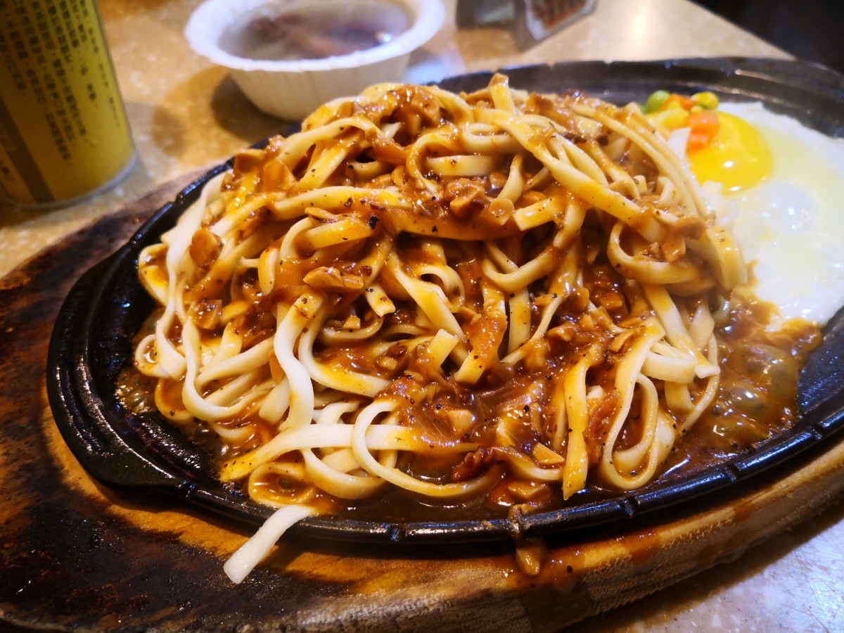 【食記】台中二口美食鐵板麵專賣.排餐.炒飯.炒麵.燴飯@北區一中商圈&台中科大 : 物有所值, 令人滿足的好滋味 中式 北區 區域 午餐 台中市 夜市小吃 小吃 排餐 日式 晚餐 牛排 西式 豬排 鐵板料理 雞排 飲食/食記/吃吃喝喝 麵食類