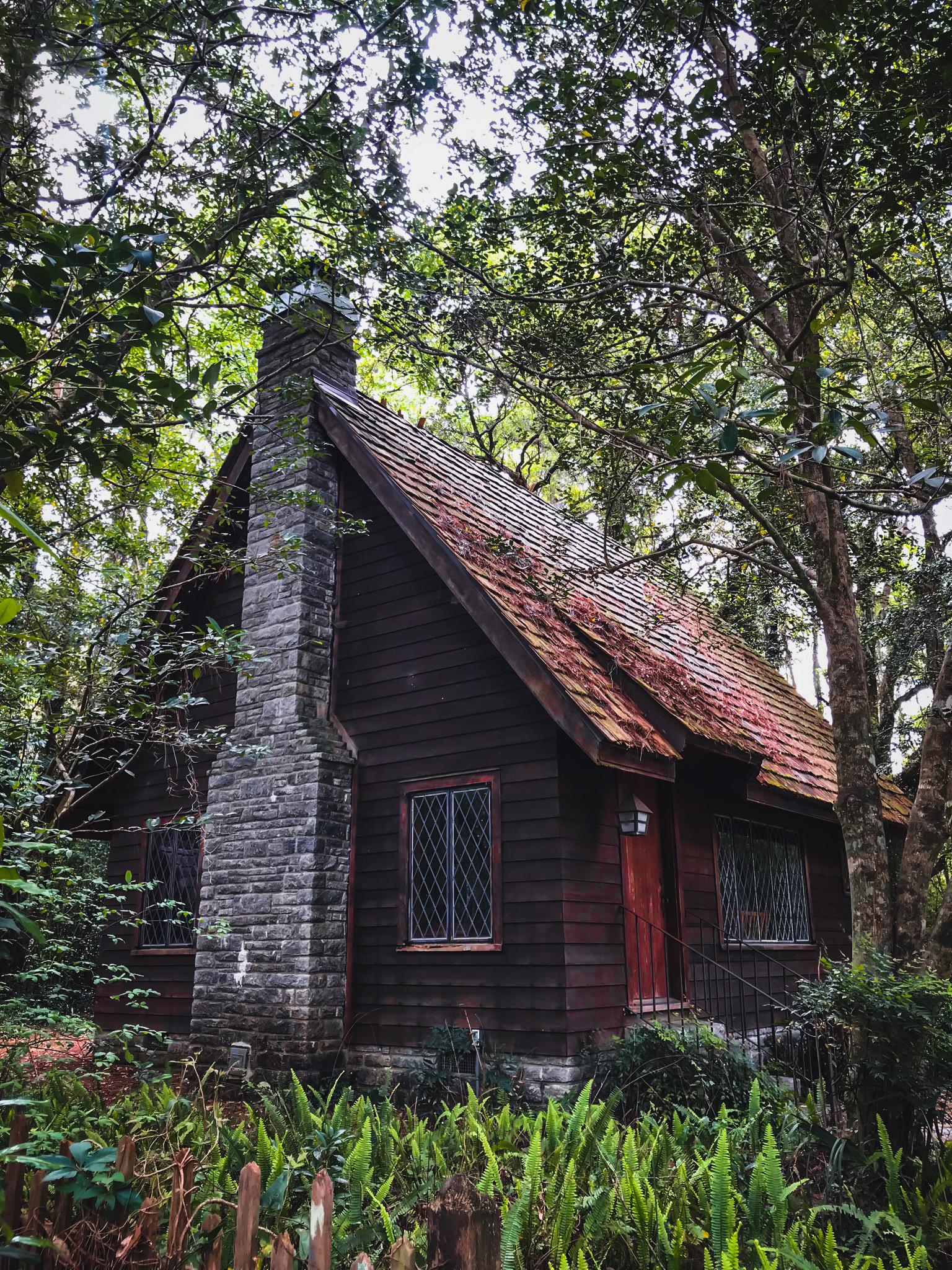 fairy tale cottage lichgate on high road