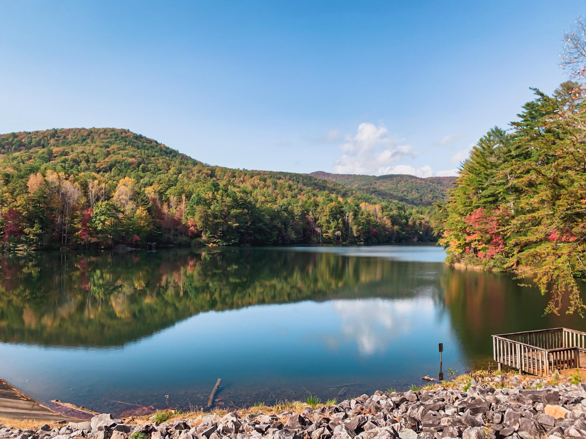 the lake at unicoi state park in Helen Georgia