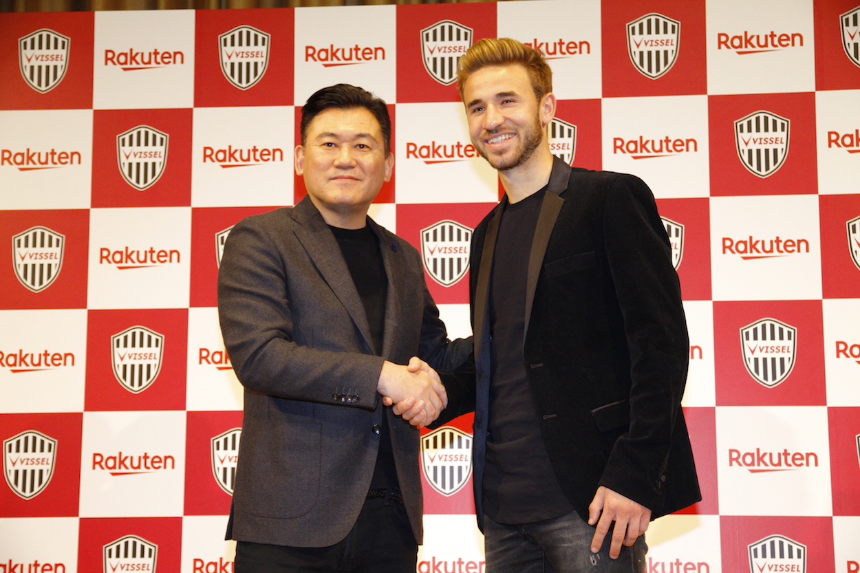 Rakuten CEO Mickey Mikitani with midfielder Sergi Samper at the press conference announcing his signing to the club