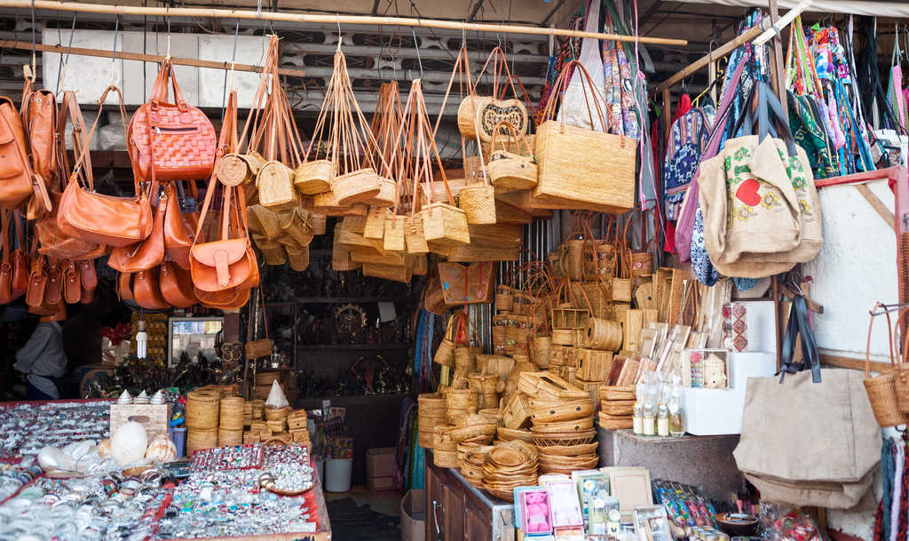 ubud market, bali souvenirs, bali wicker handbags 