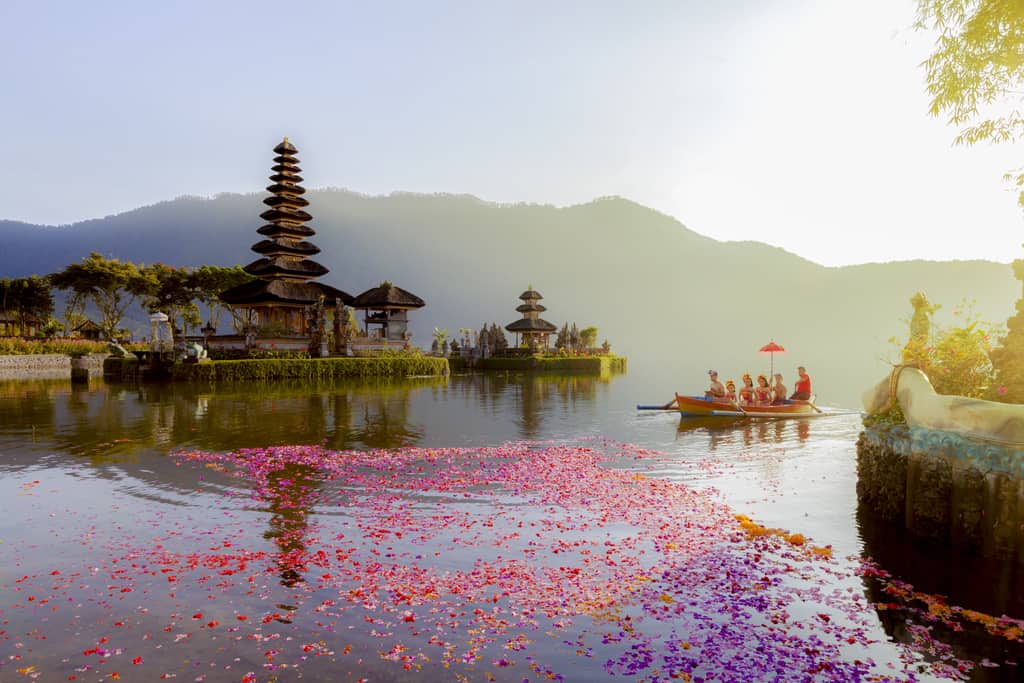 pura ulun danu bratan temple bali