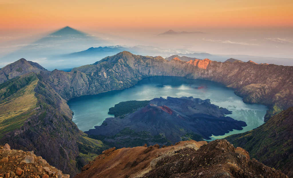 Mount Rinjani, most beautiful places to visit in Indonesia 